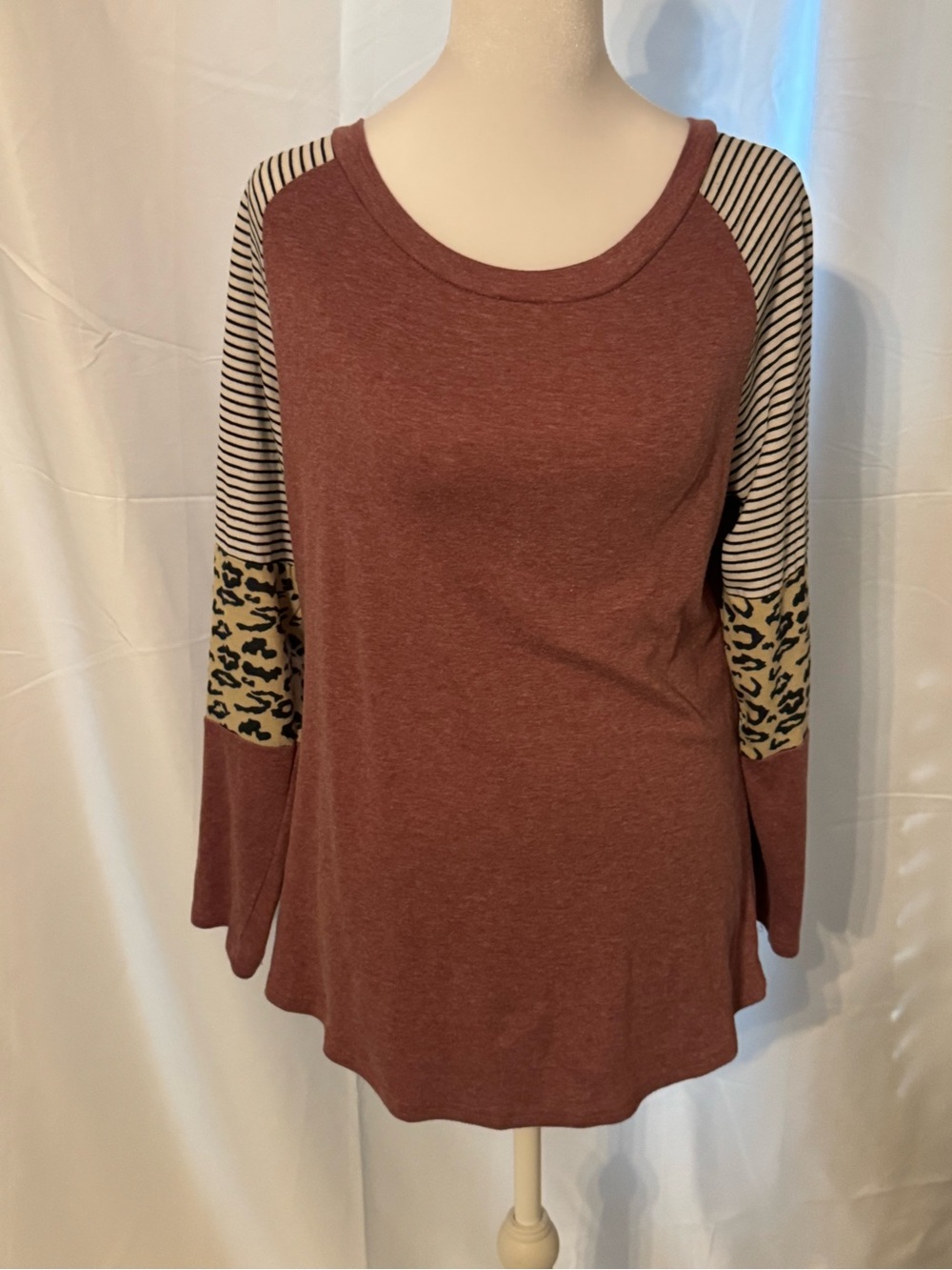 Women's Mauve Raglan Sleeve Top with Stripe and Leopard Accents